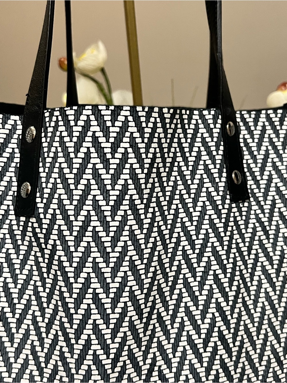 Krole Black Leather Reversible Tote Bag EUC retail $245 - Picture 4 of 6